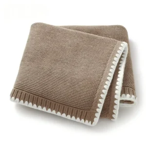 CF011-baby blanket with scalloped edge